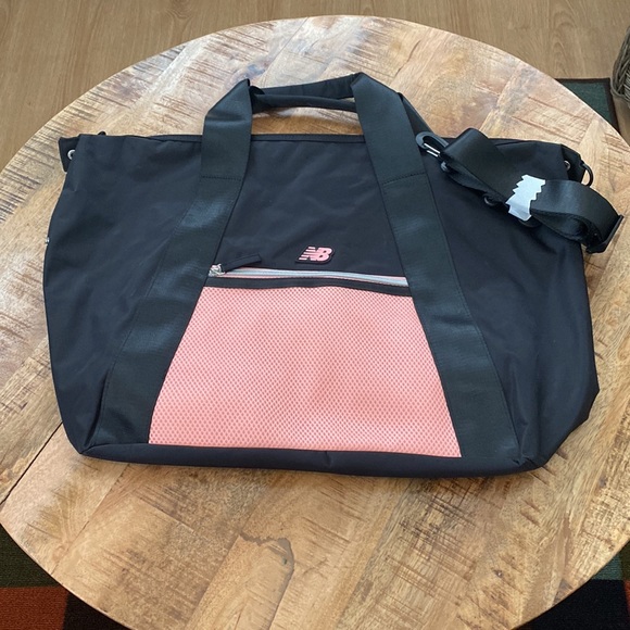 New Balance Handbags - NWOT- New Balance Large Gym Duffel Travel Bag